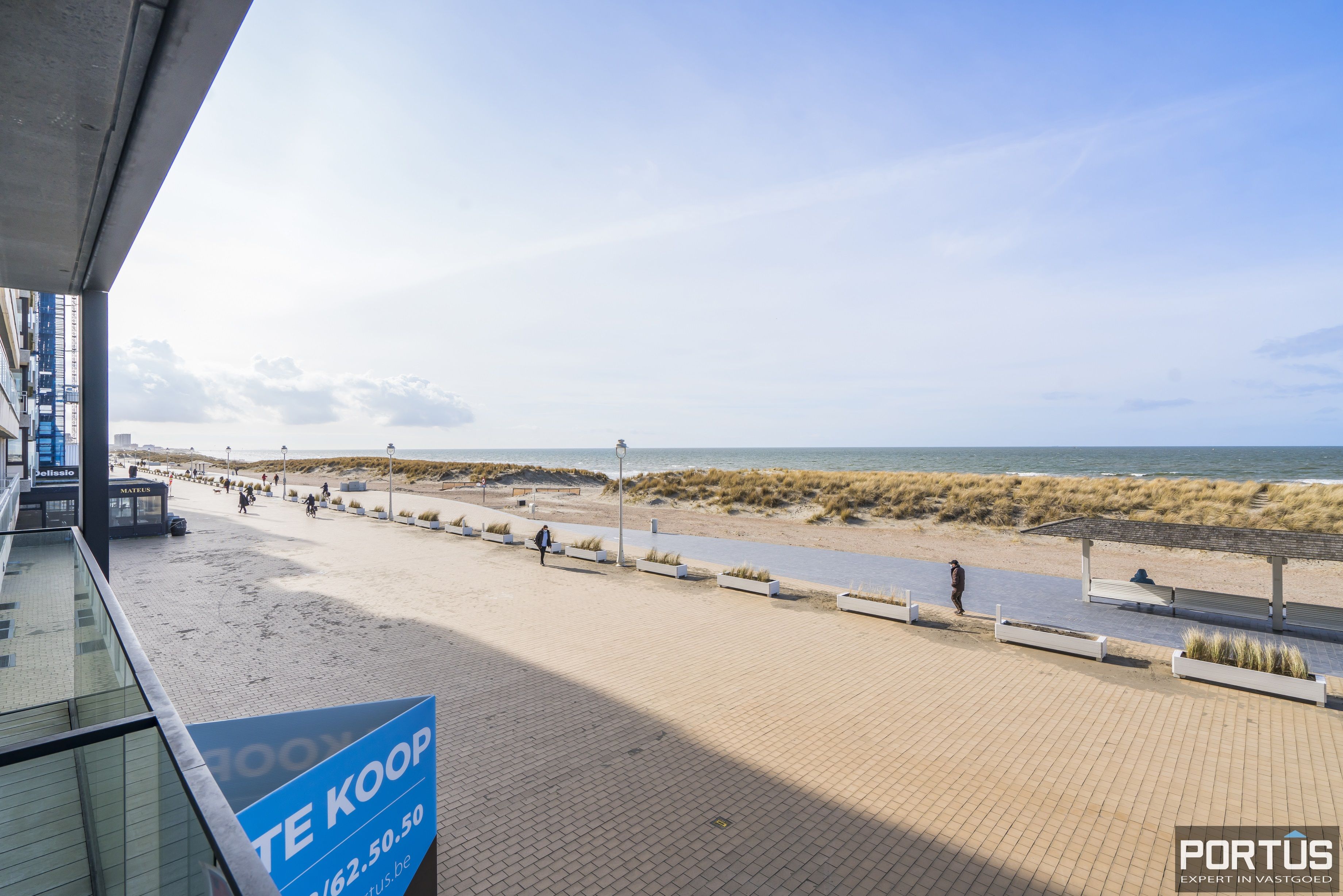 Recent appartement te koop te Nieuwpoort met frontaal zeezicht