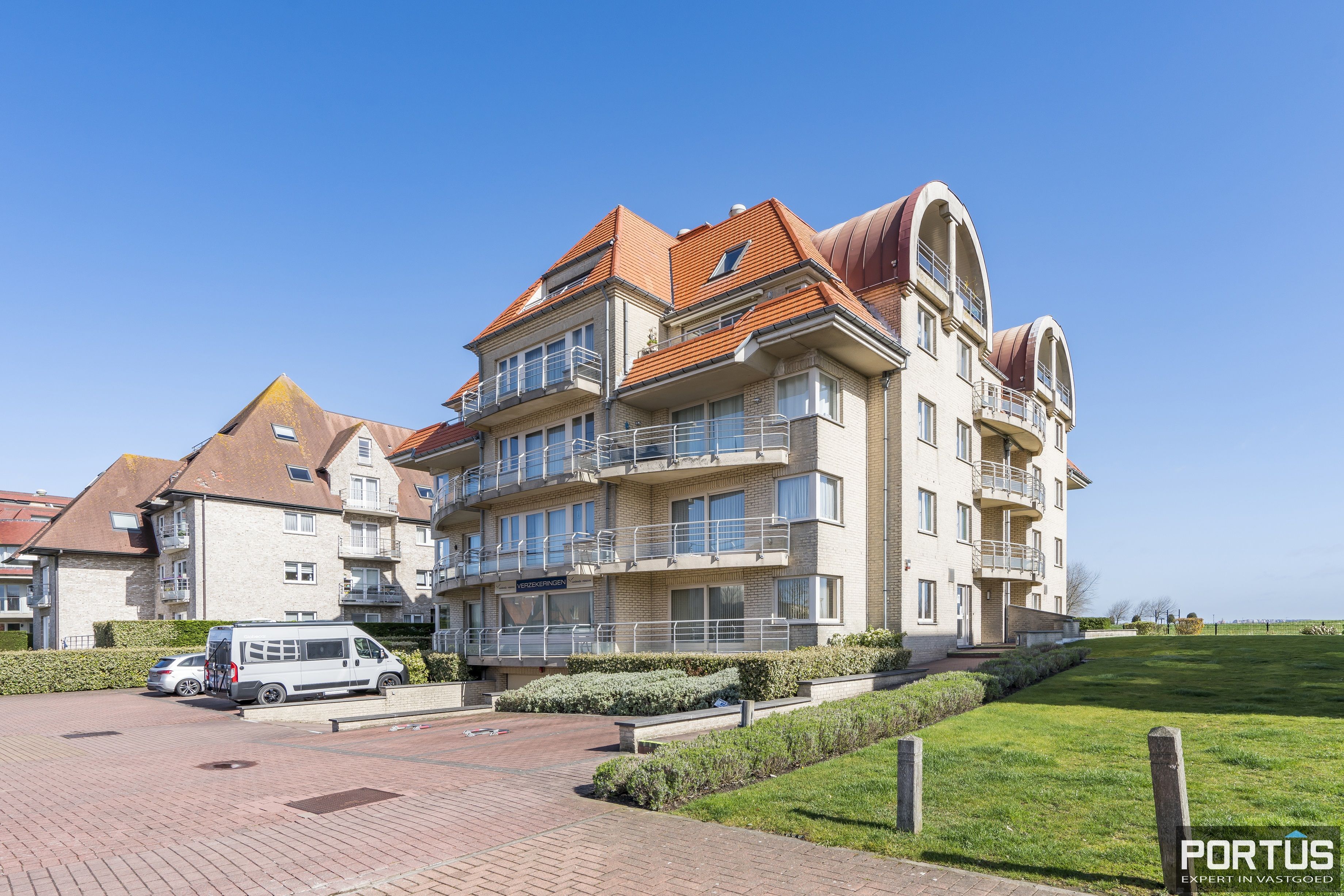 Appartement/Handelsgelijkvloers met terras te koop te Nieuwpoort - 15041
