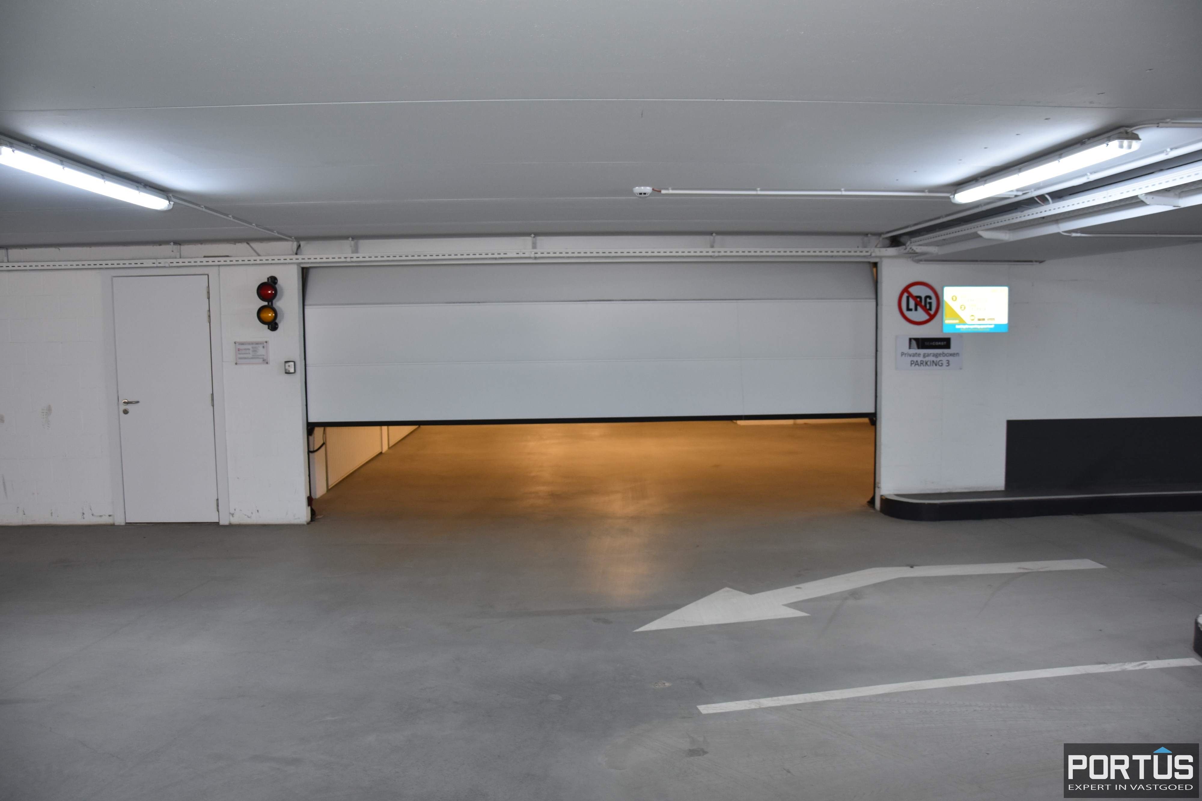 Gesloten ruime garagebox te koop te Nieuwpoort - 15199