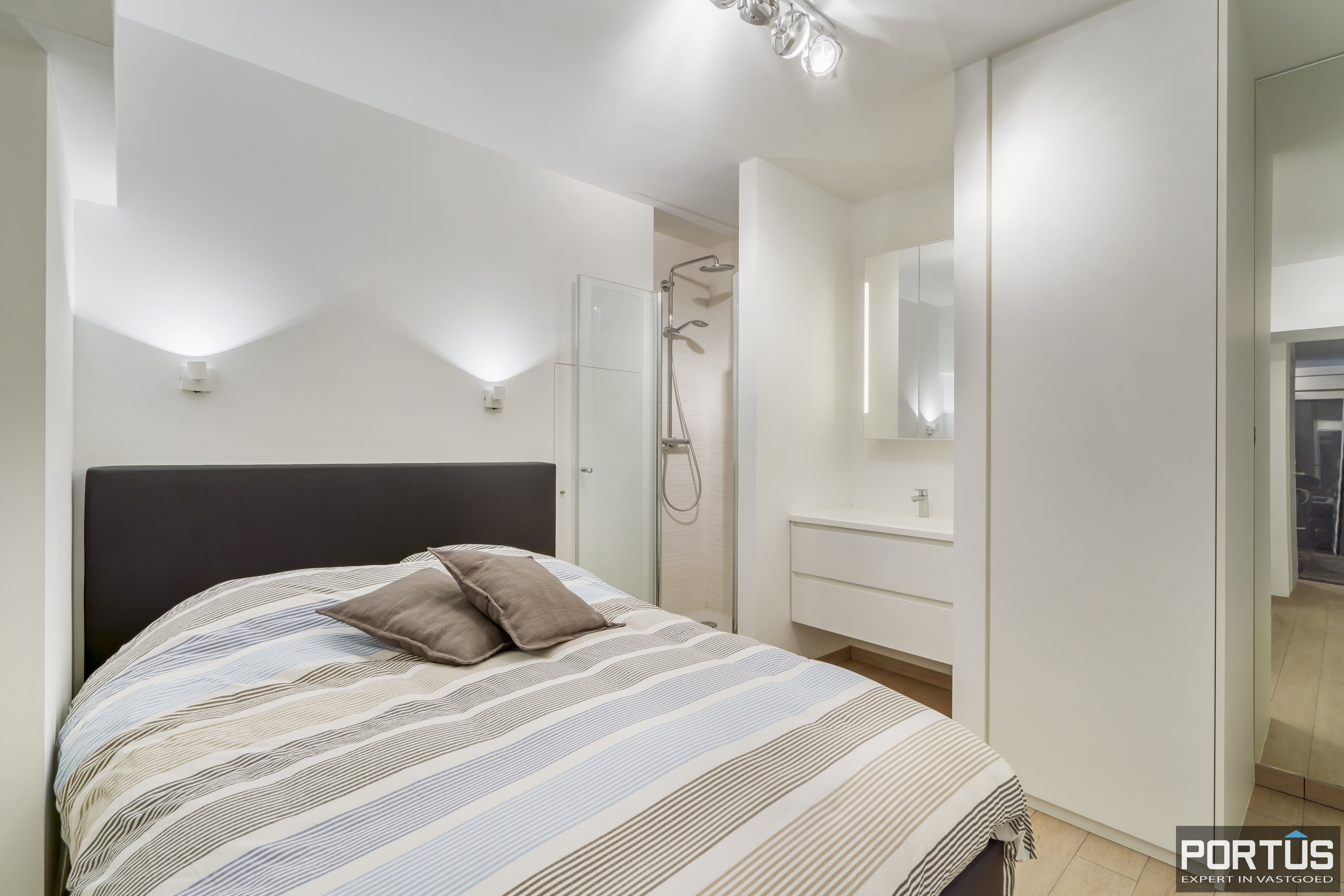 Gerenoveerd appartement met frontaal zeezicht te koop te Nieuwpoort-Bad - 15214