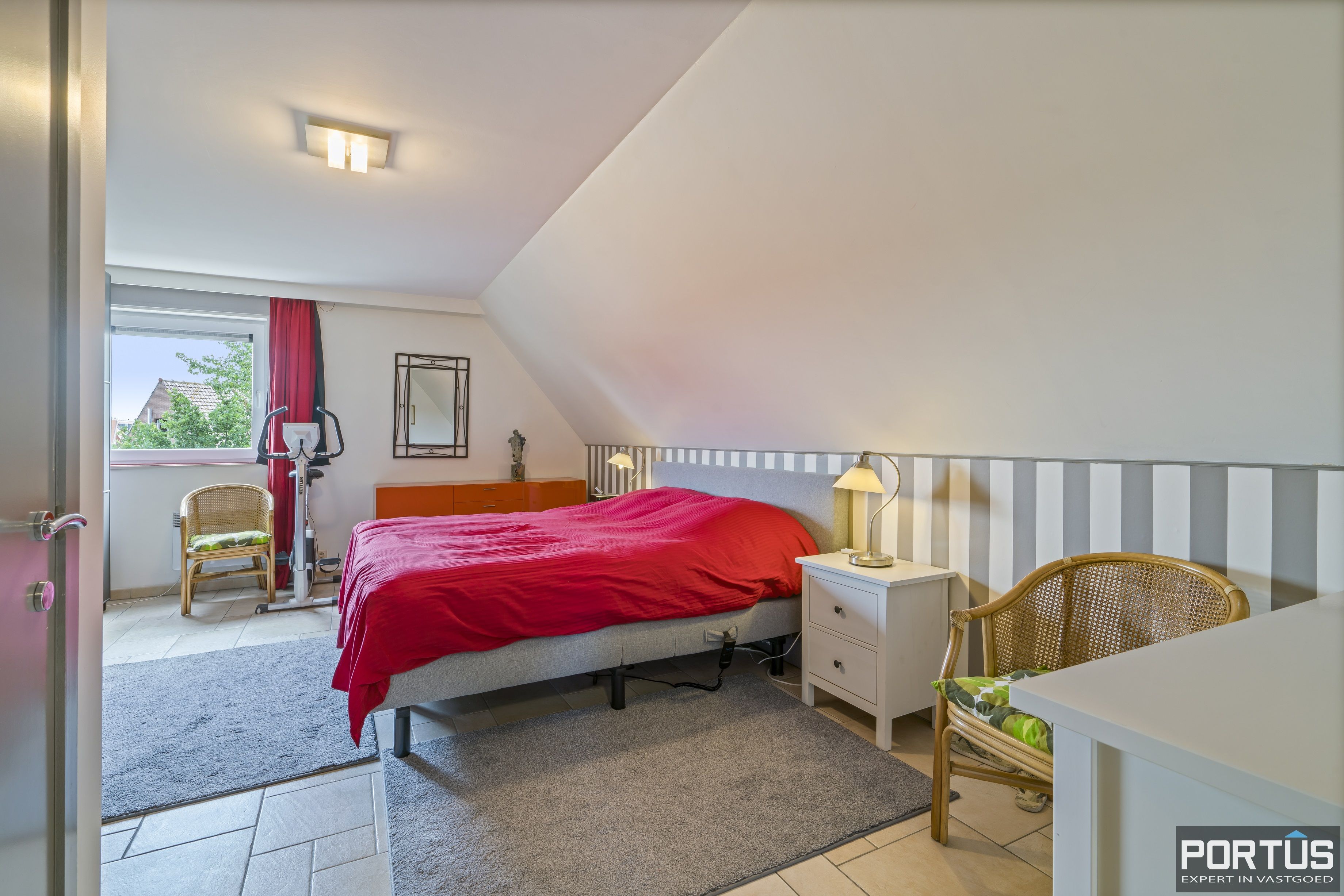 Ruim appartement te koop te Nieuwpoort met 4 slaapkamers - 16080