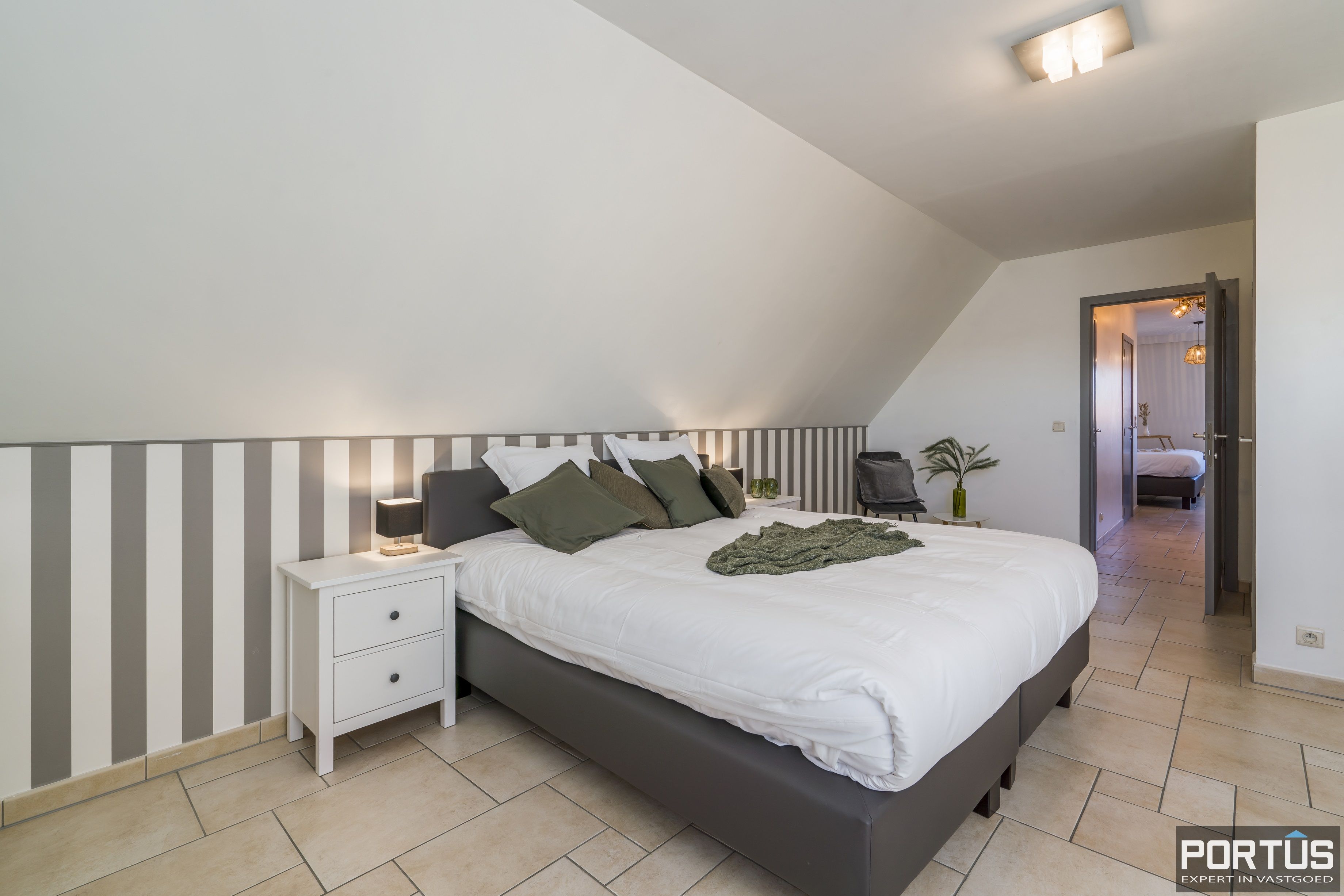 Ruim appartement te koop te Nieuwpoort met 4 slaapkamers - 16964