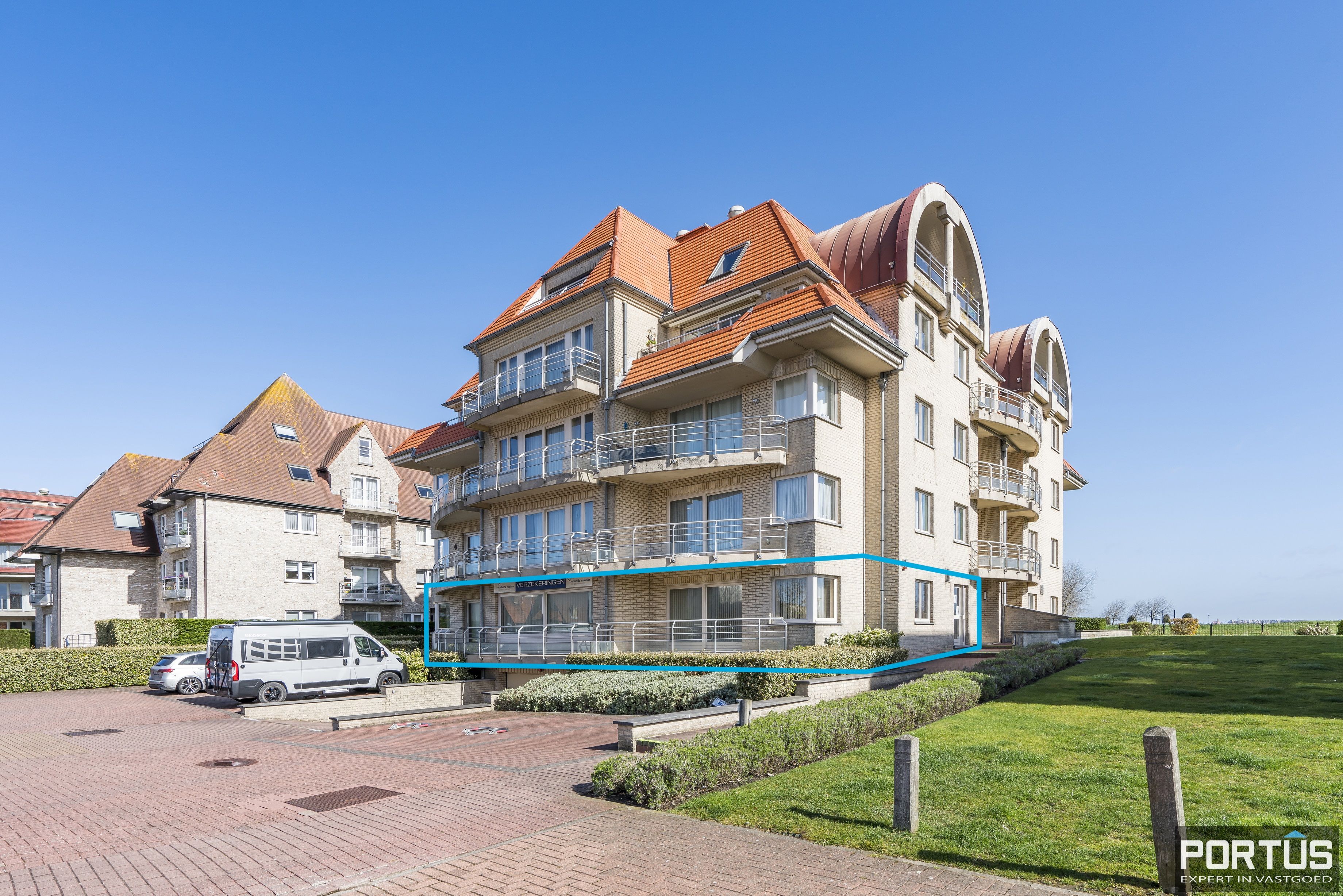 Appartement/Handelsgelijkvloers met terras te koop te Nieuwpoort - 17131